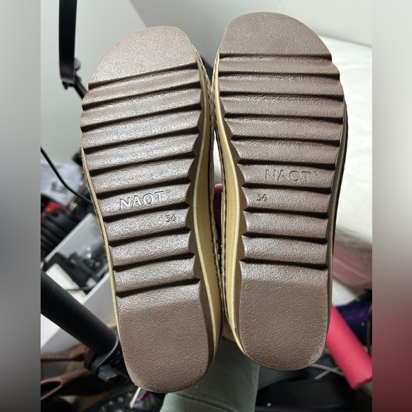 Naot Verbena Cutout Gladiator Sandals in Olive Neutral Size 36 US 5.5 - Picture 6 of 12